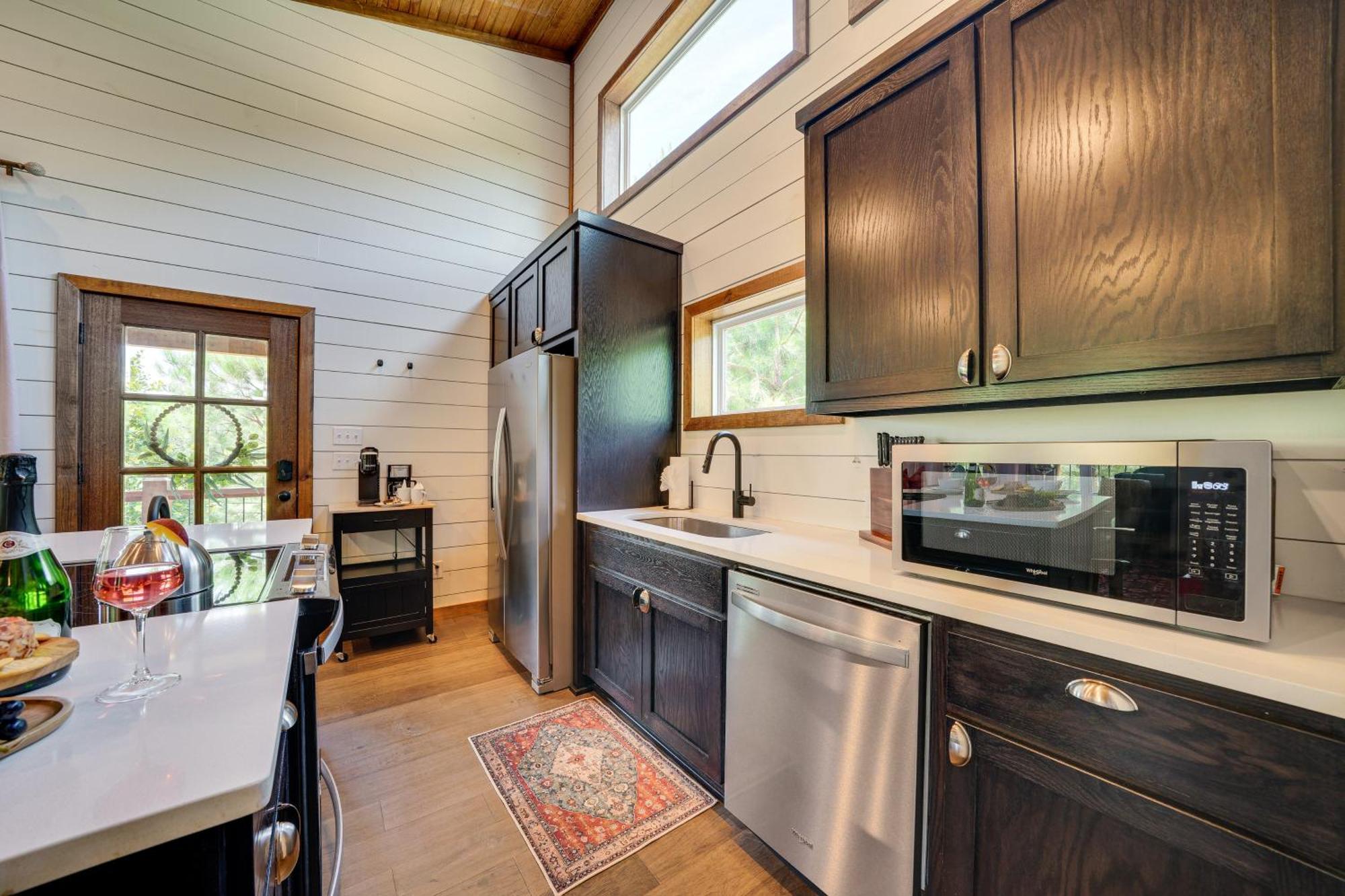 Tree-Lined Broken Bow Studio With Private Hot Tub! Exterior foto